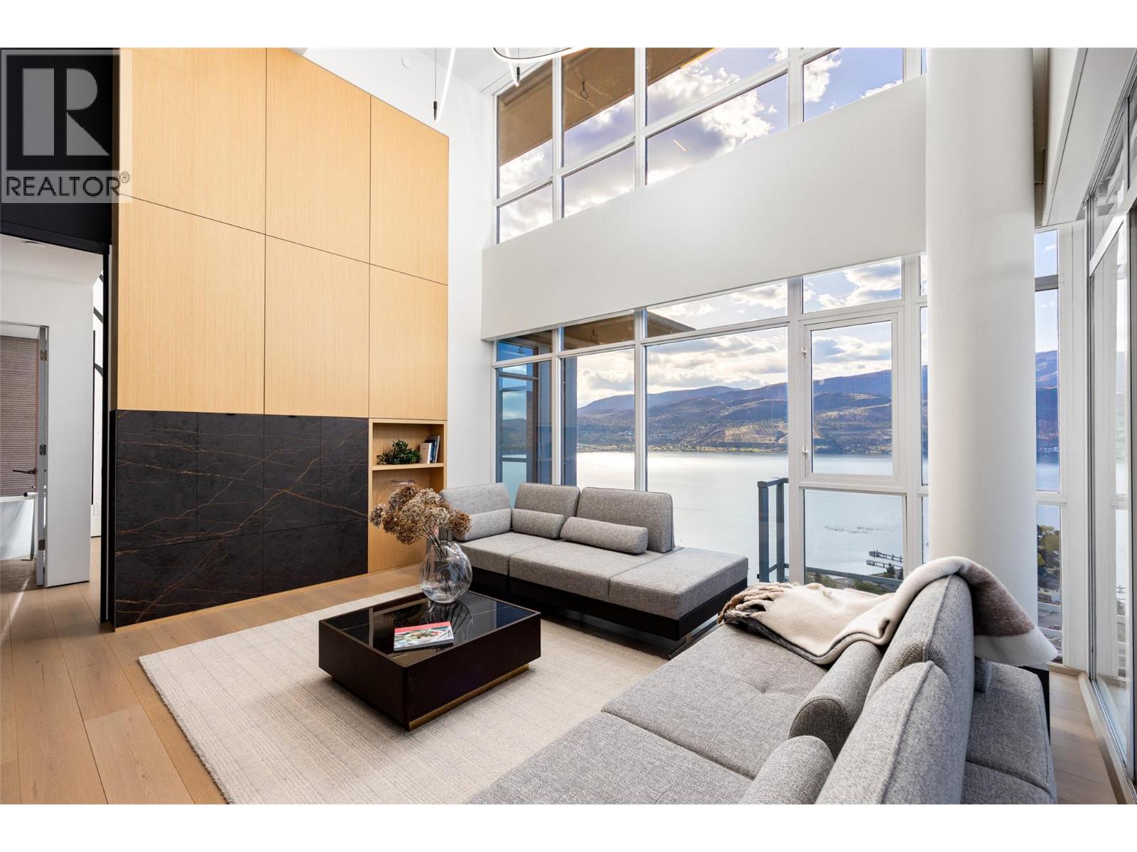 1075 Sunset Drive Unit# Ph1 Property Photo 24