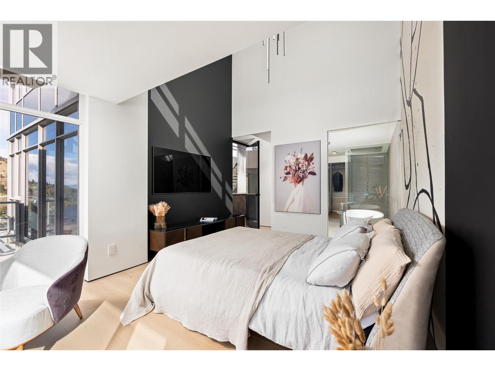 1075 Sunset Drive Unit# Ph1 Property Photo 32
