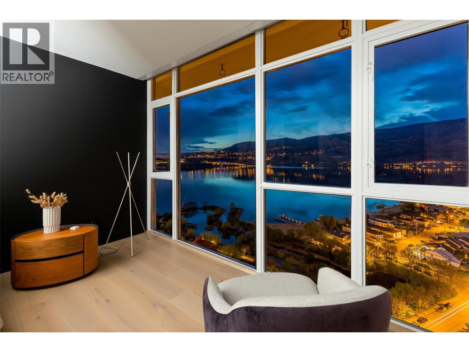 1075 Sunset Drive Unit# Ph1 Property Photo 37
