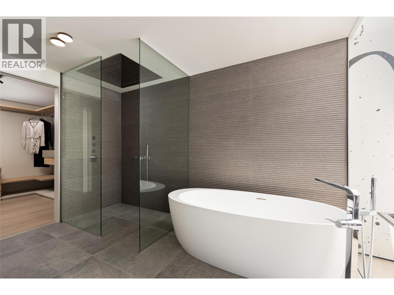 1075 Sunset Drive Unit# Ph1 Property Photo 40