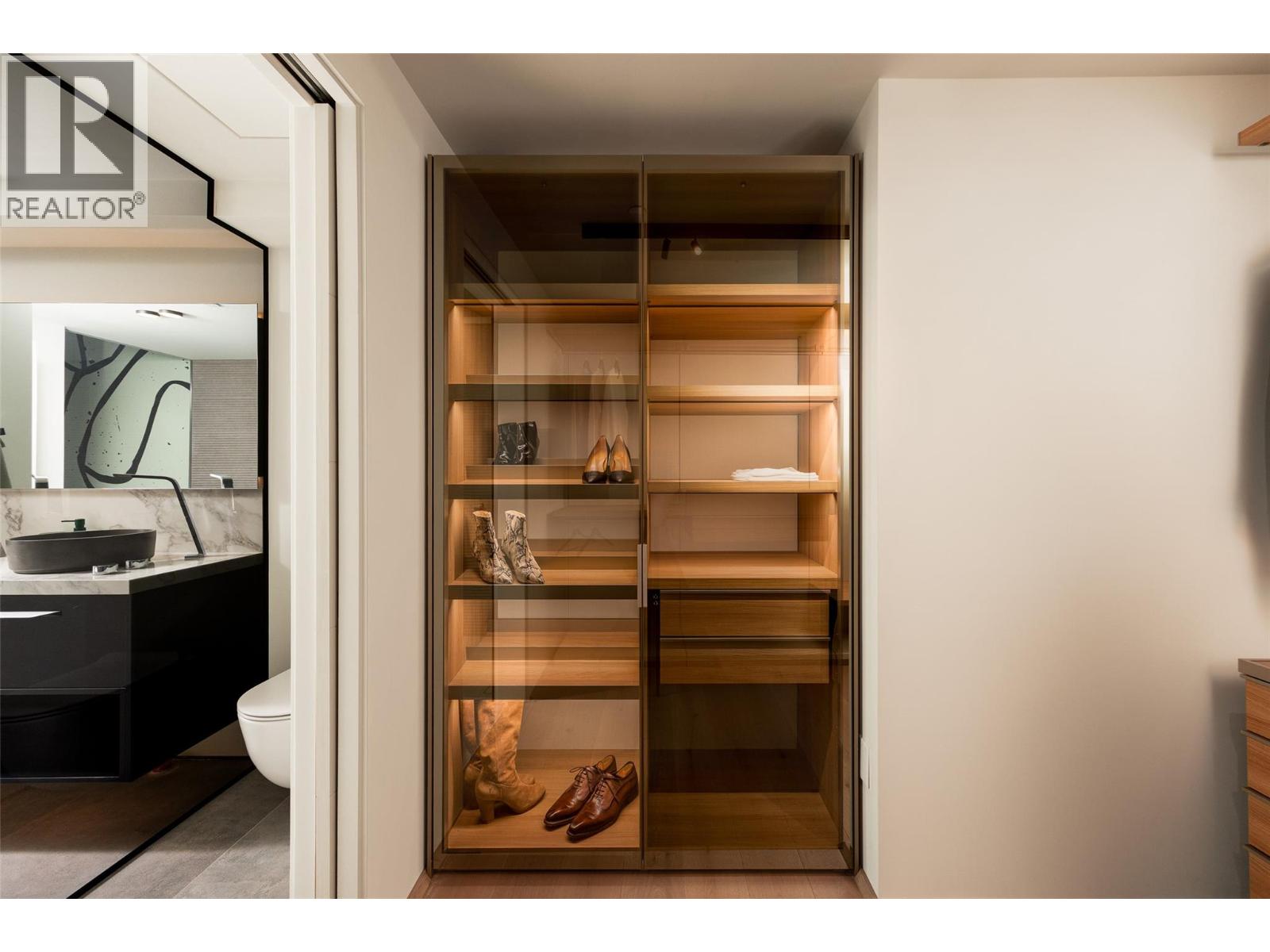 1075 Sunset Drive Unit# Ph1 Property Photo 43