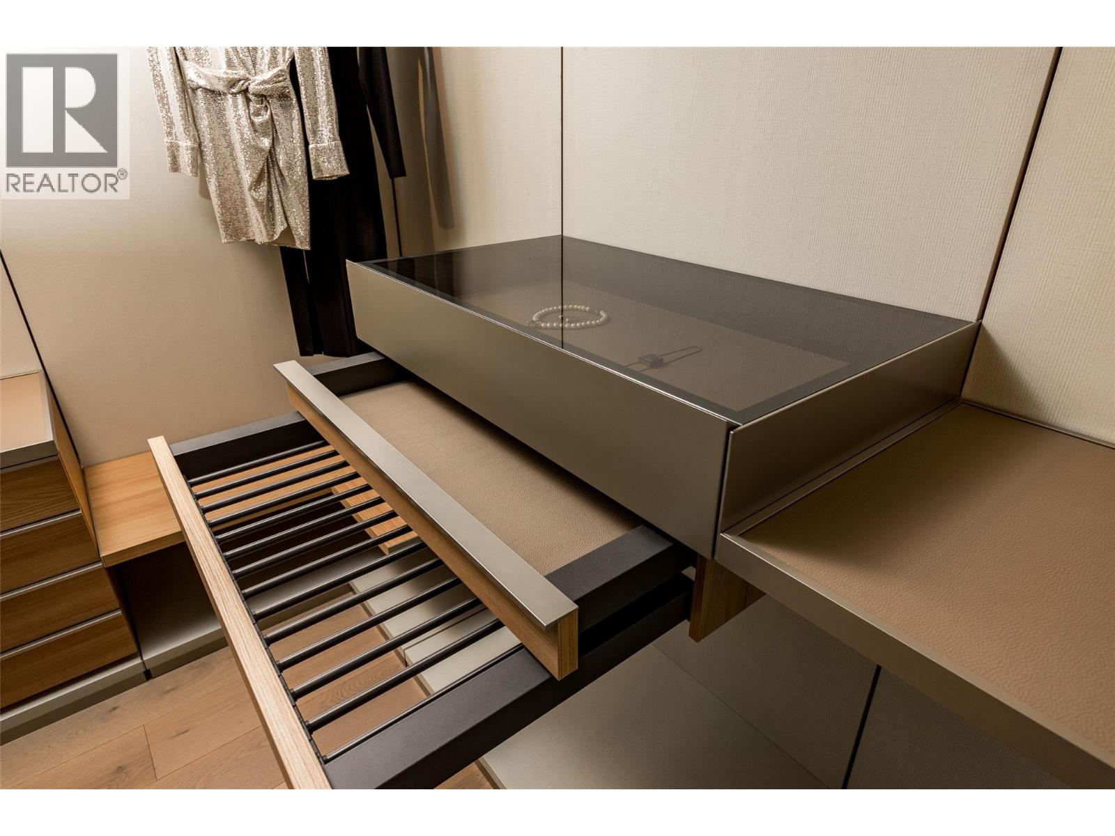 1075 Sunset Drive Unit# Ph1 Property Photo 44