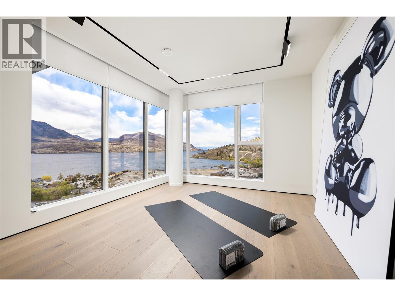 1075 Sunset Drive Unit# Ph1 Property Photo 46