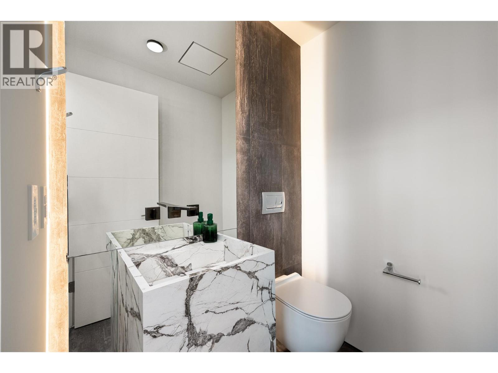 1075 Sunset Drive Unit# Ph1 Property Photo 51