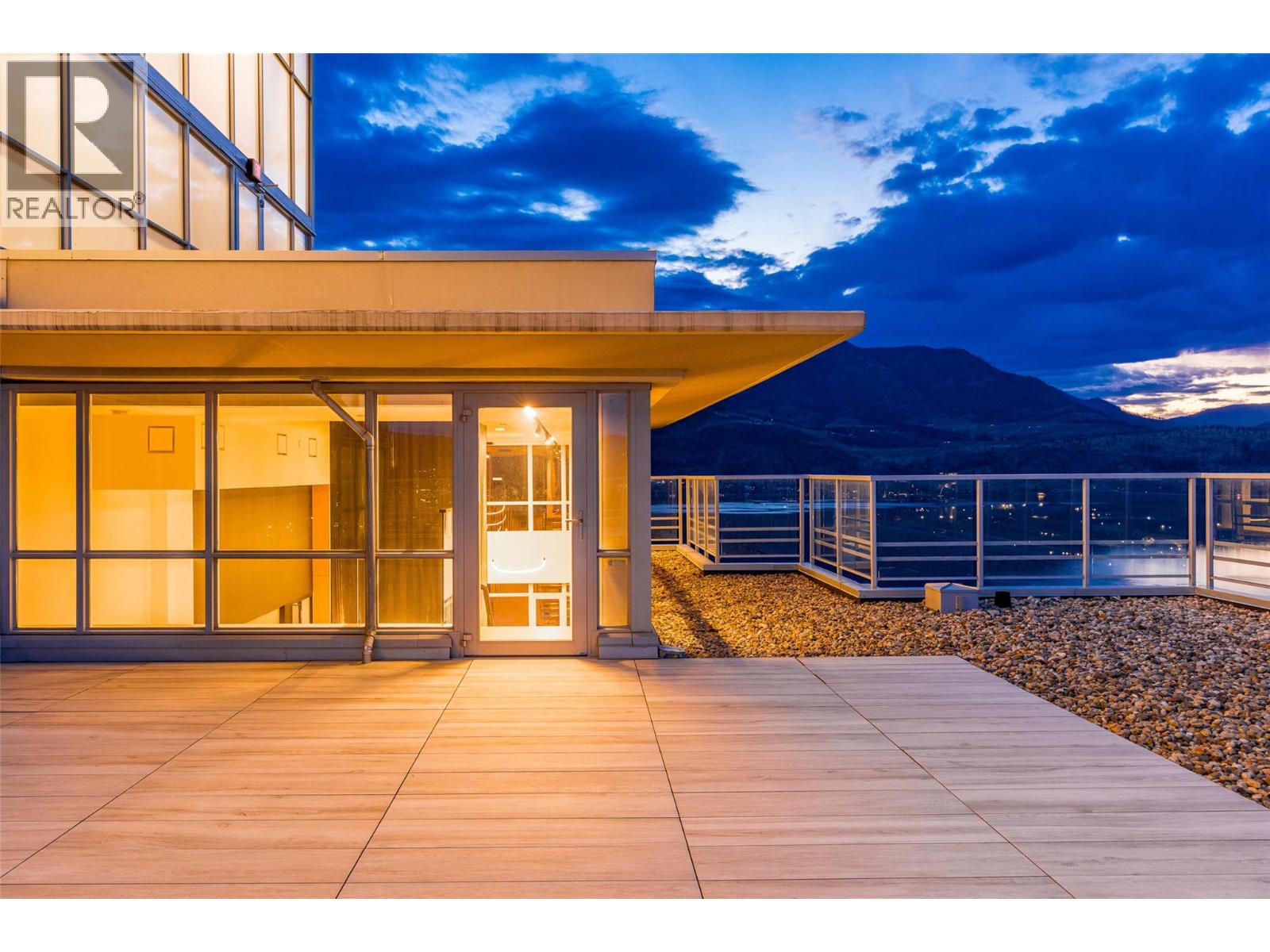 1075 Sunset Drive Unit# Ph1 Property Photo 54
