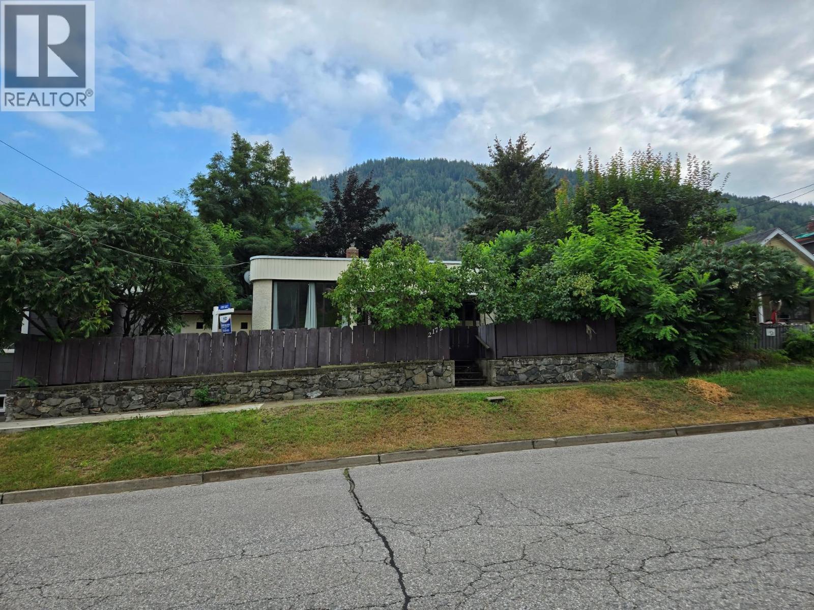 2172 Second Avenue Property Photo 2