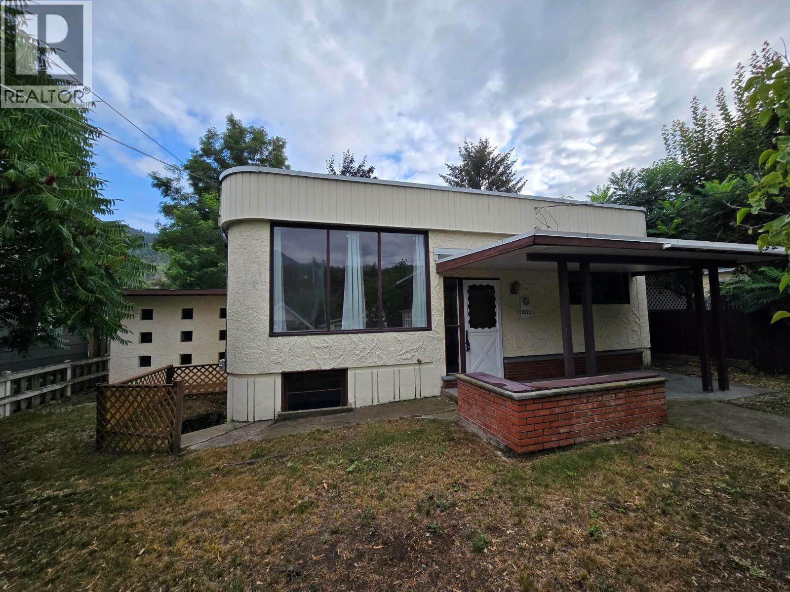2172 Second Avenue Property Photo 3