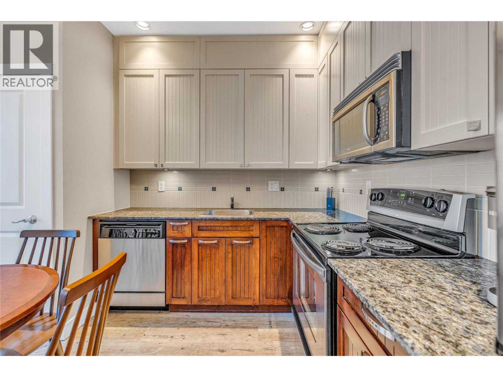 13011 Lakeshore Drive S Unit# 370 Property Photo 4