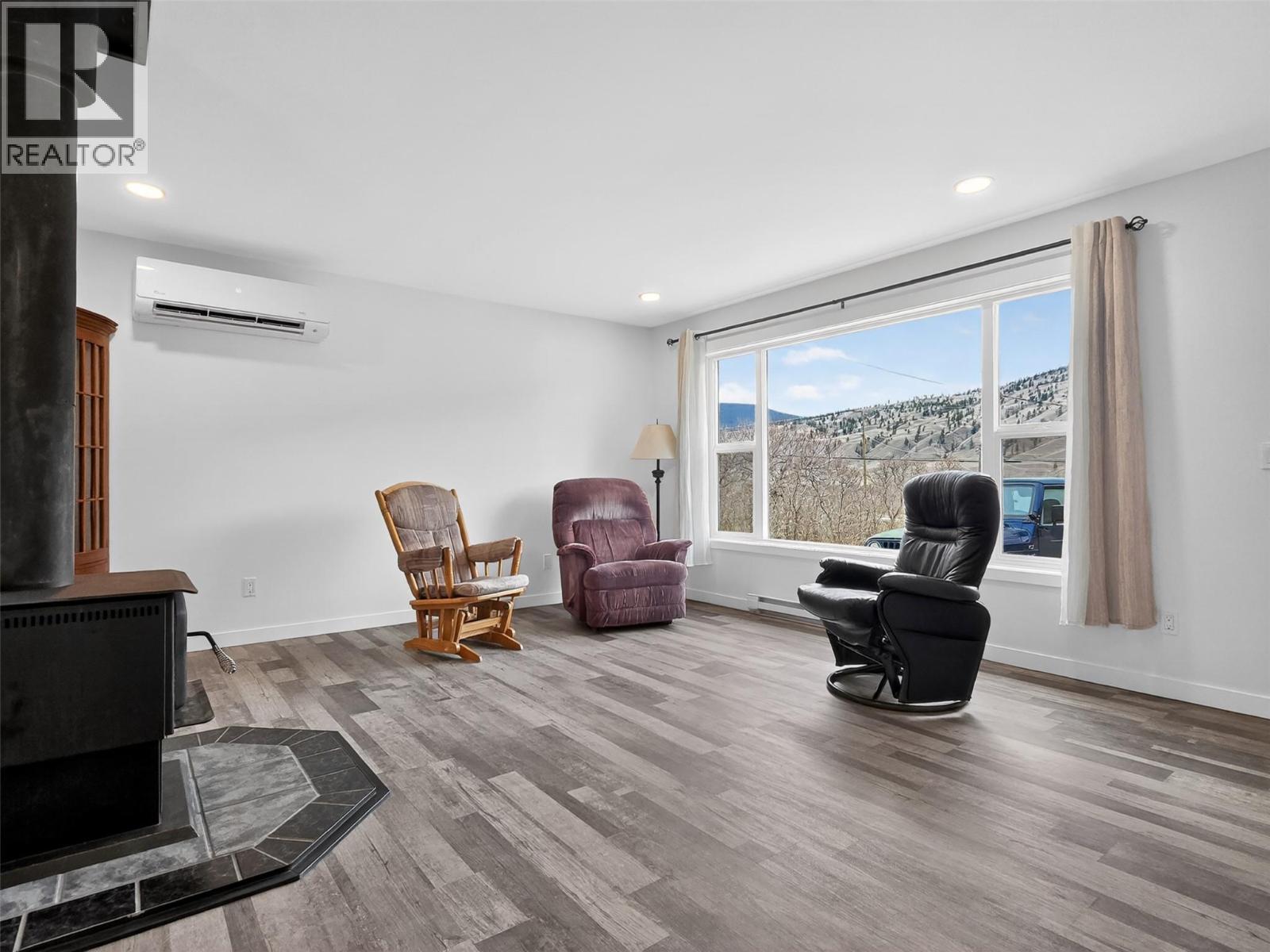 4032 Hills Frontage Road Property Photo 4