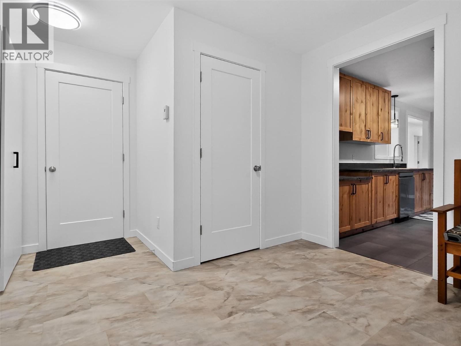 4032 Hills Frontage Road Property Photo 14