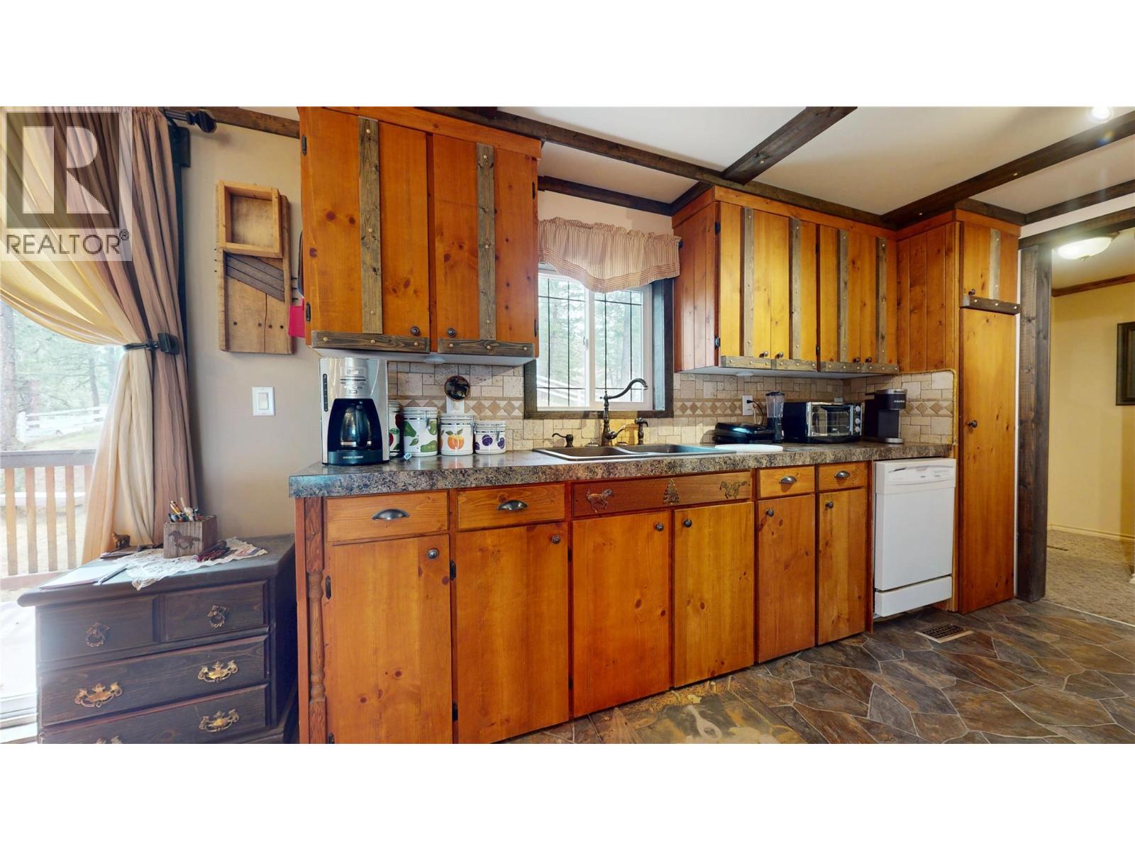 6209 Mission Road Property Photo 17