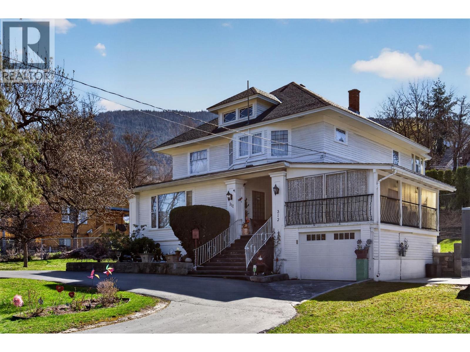 312 Latimer Street Property Photo 2