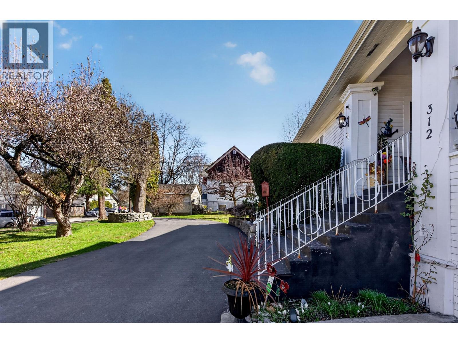 312 Latimer Street Property Photo 5