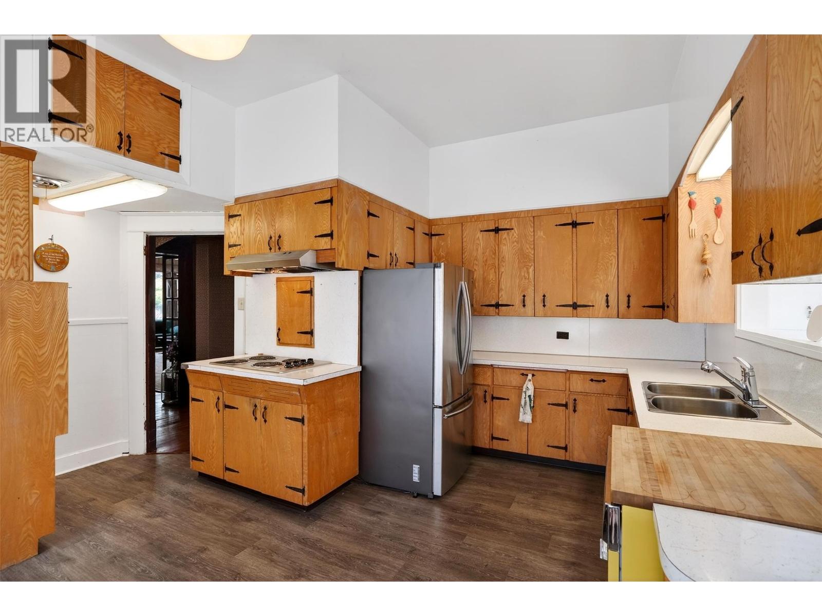 312 Latimer Street Property Photo 27