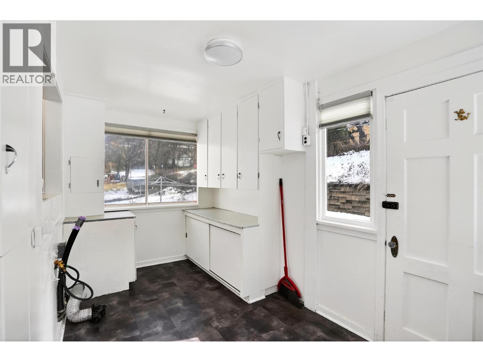 312 Latimer Street Property Photo 28