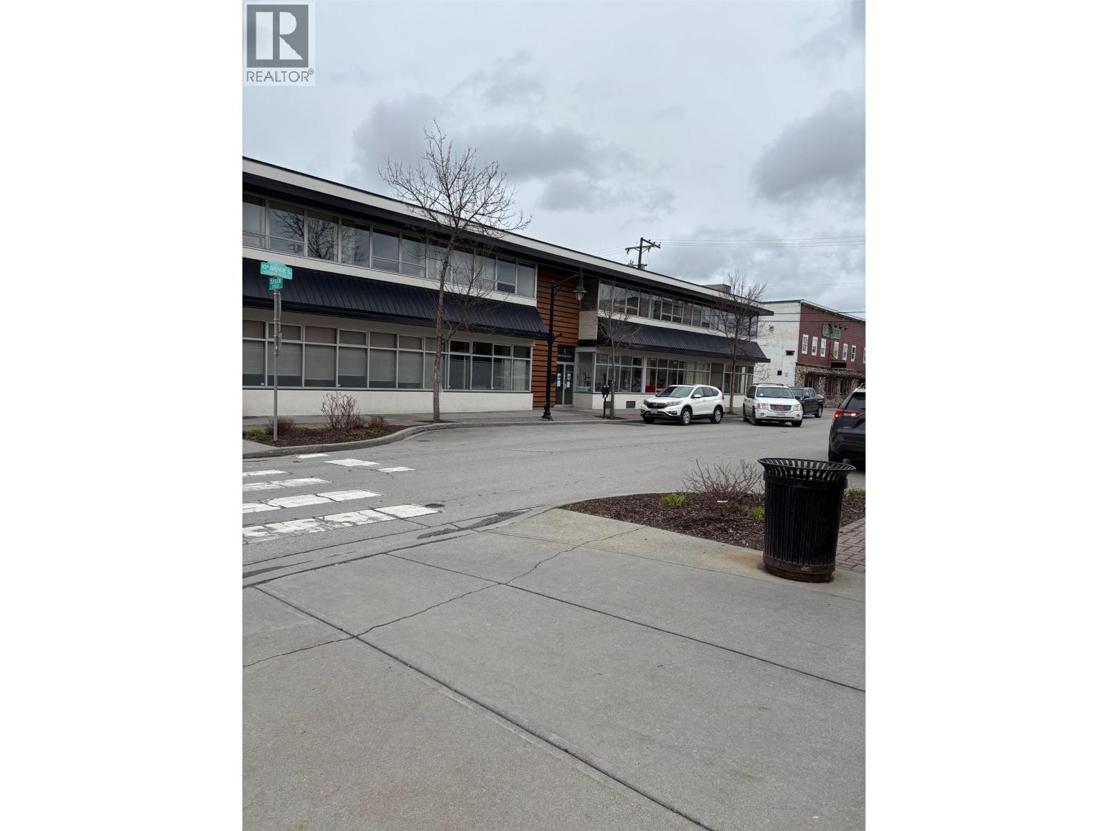 1001 Baker Street Property Photo 2