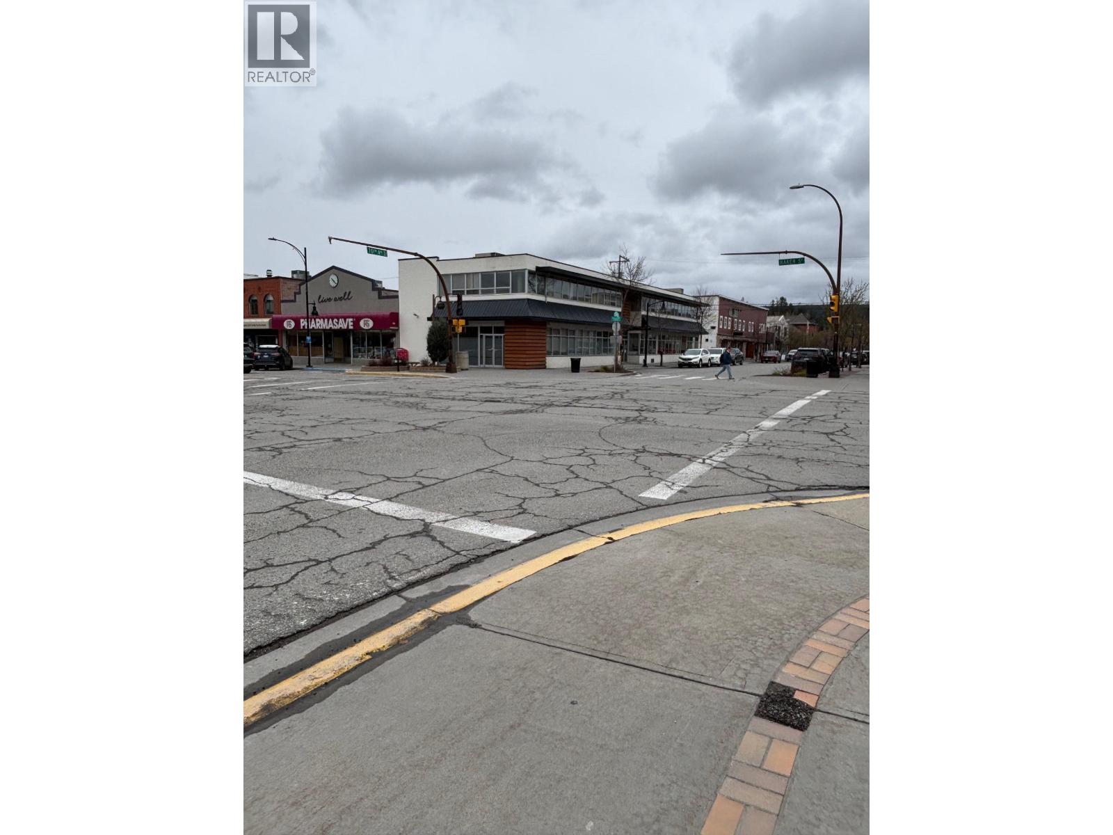 1001 Baker Street Property Photo 3