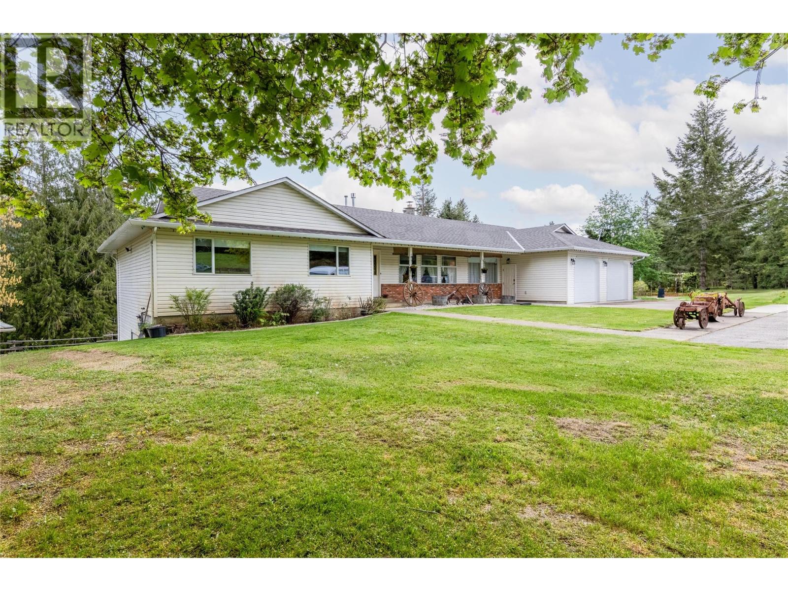 2240 97b Highway Se Property Photo 2