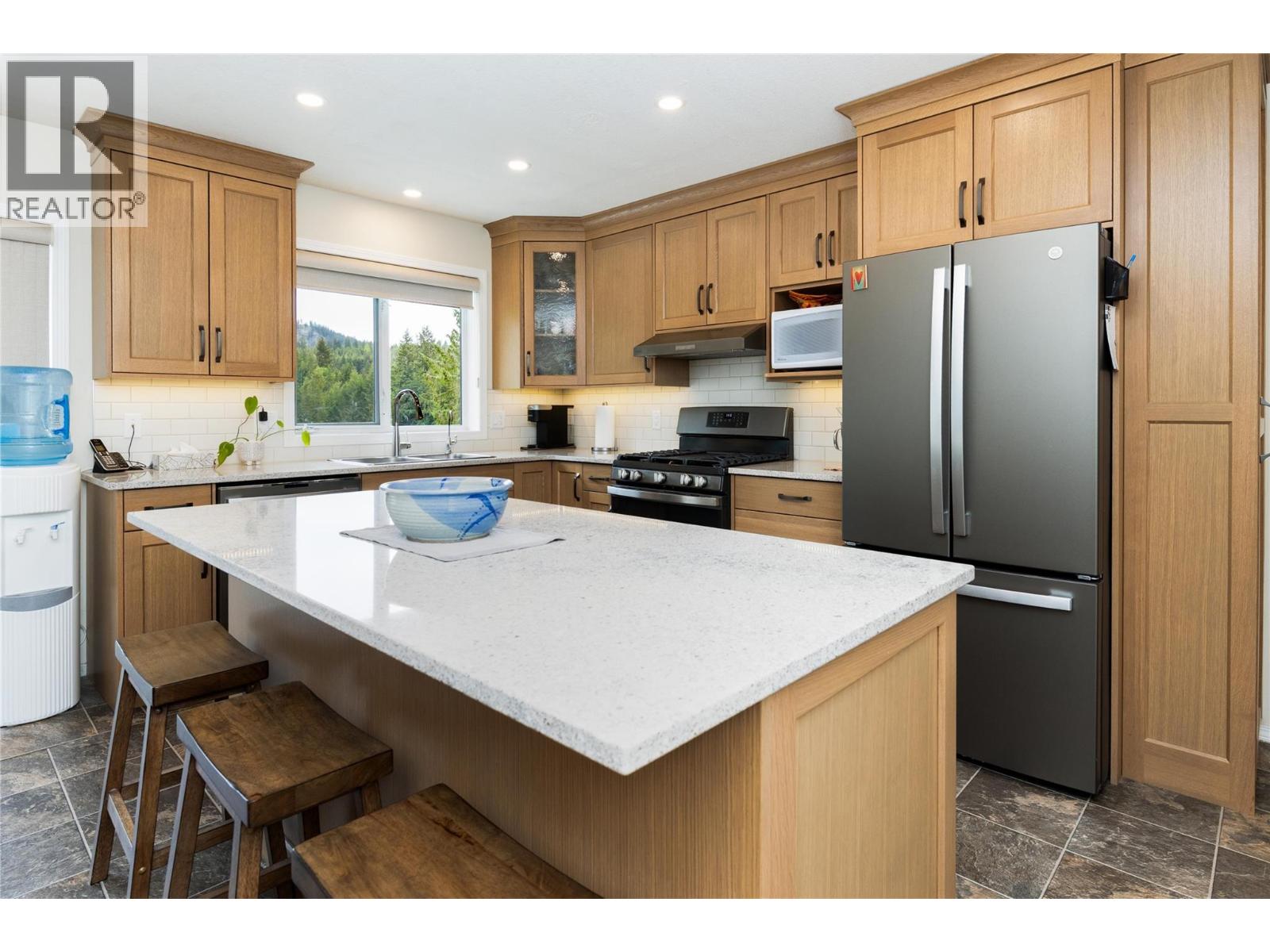 2240 97b Highway Se Property Photo 4