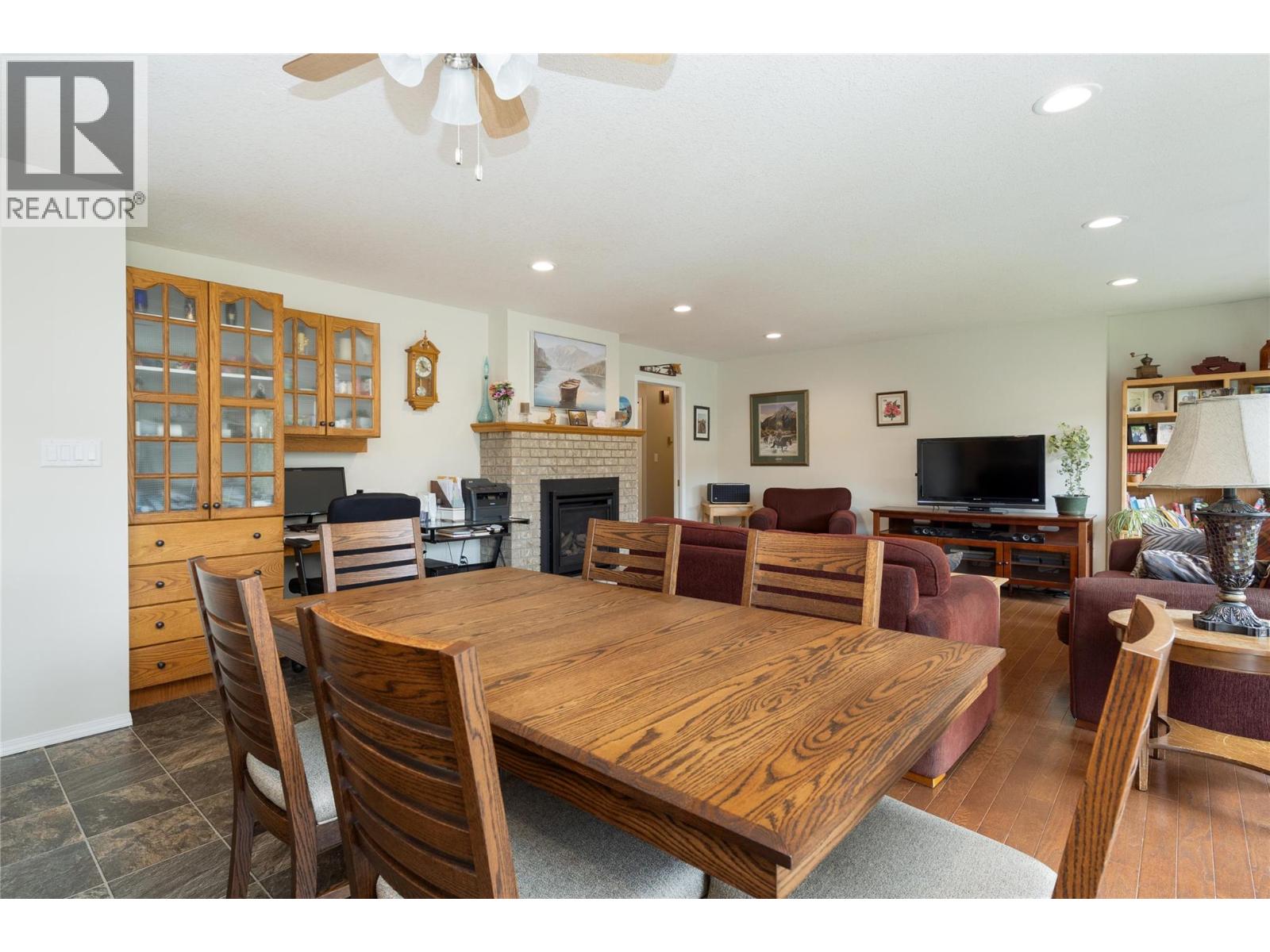 2240 97b Highway Se Property Photo 6