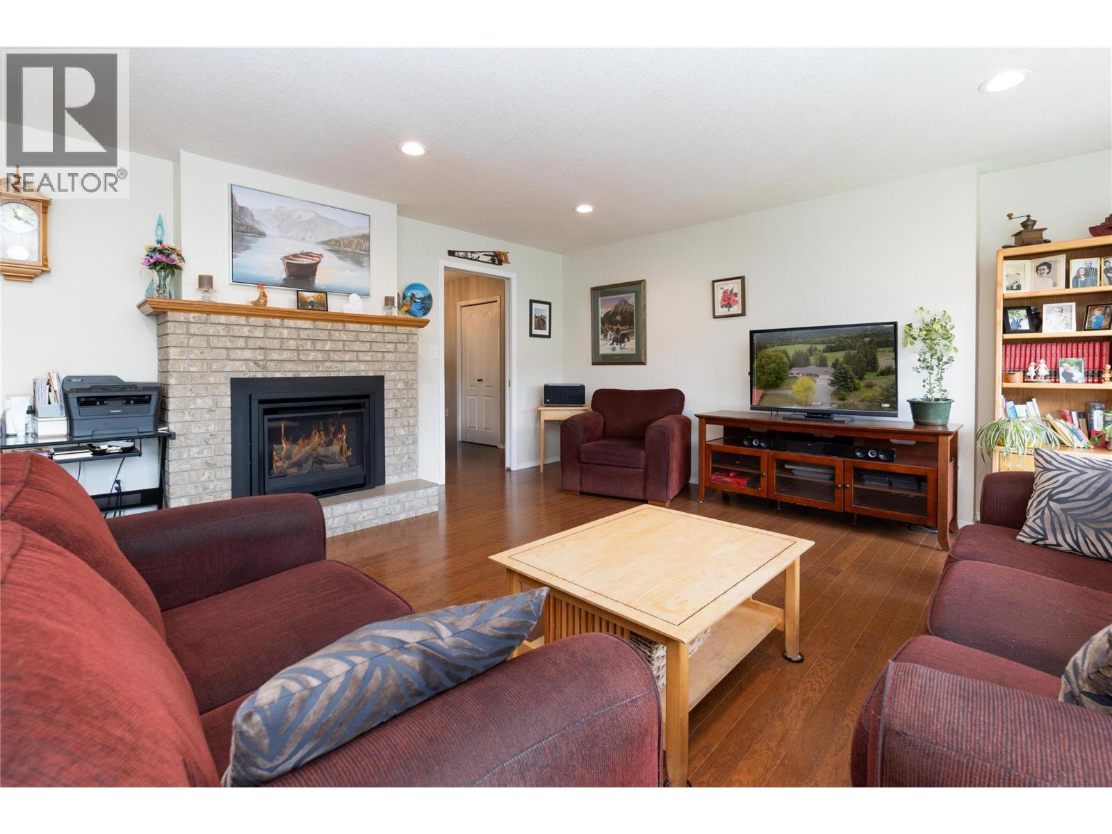 2240 97b Highway Se Property Photo 8