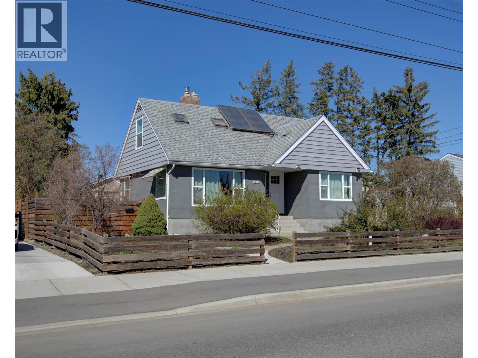 1505 32 Avenue Property Photo 1