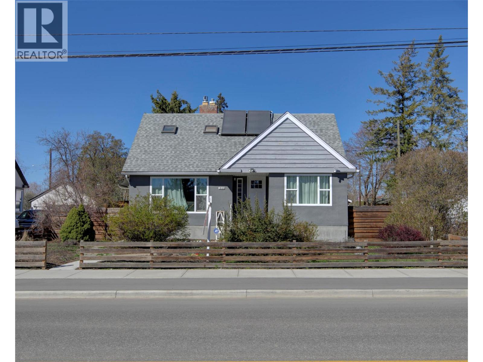 1505 32 Avenue Property Photo 3