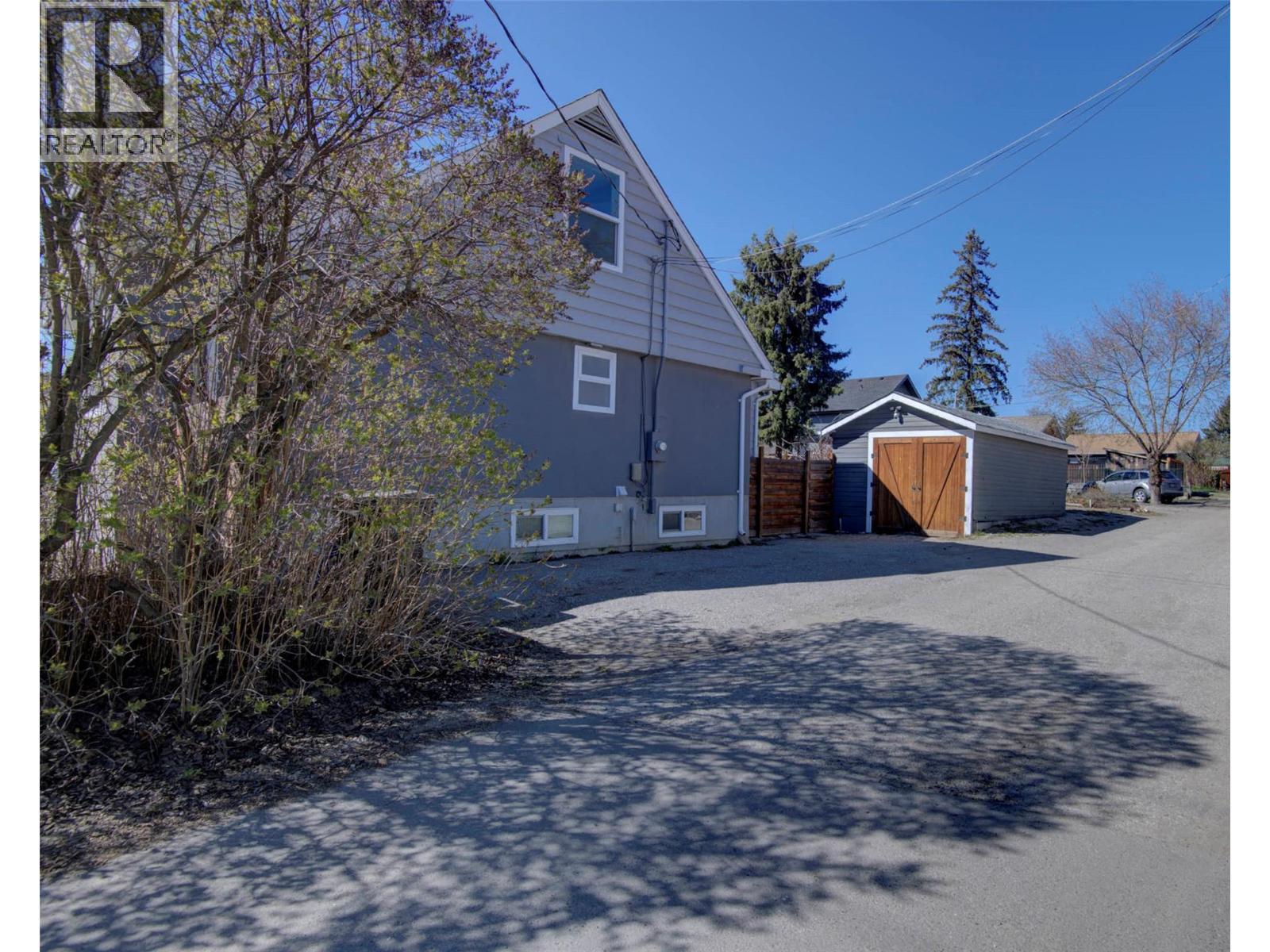 1505 32 Avenue Property Photo 6