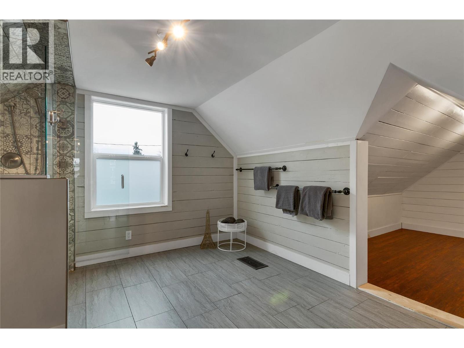1505 32 Avenue Property Photo 12