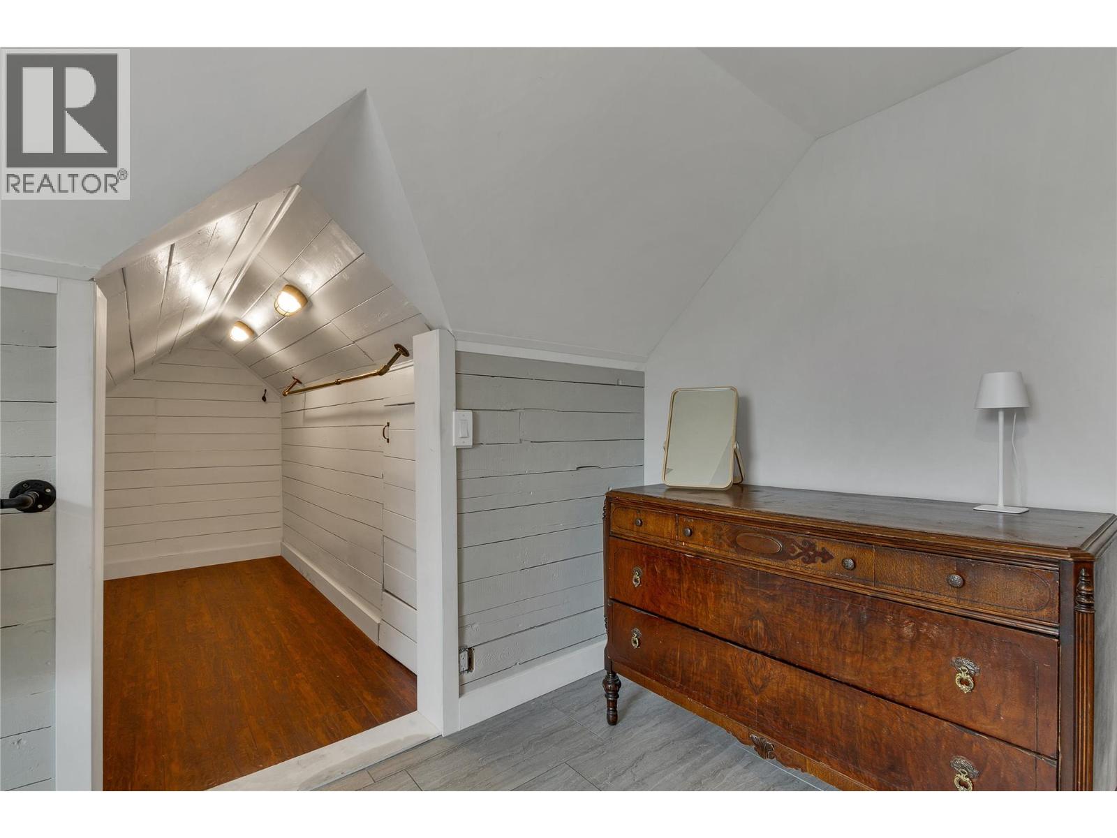 1505 32 Avenue Property Photo 13