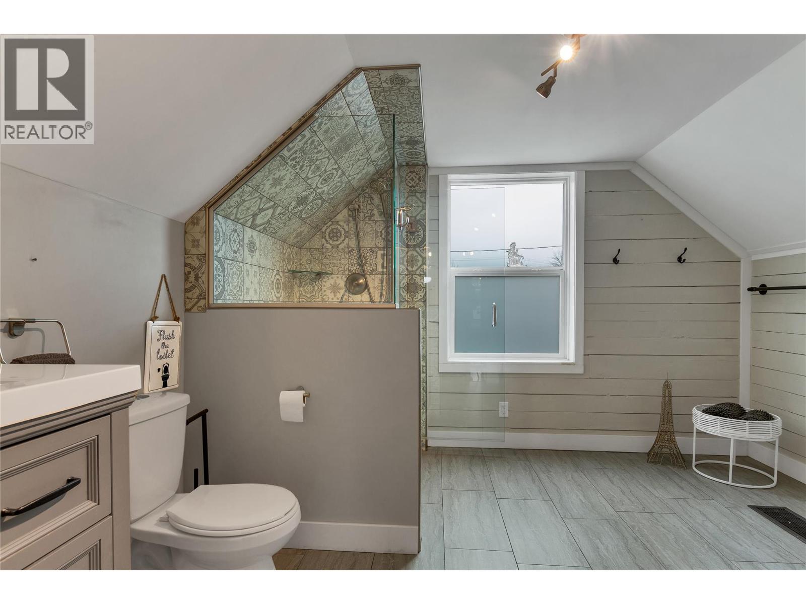 1505 32 Avenue Property Photo 17
