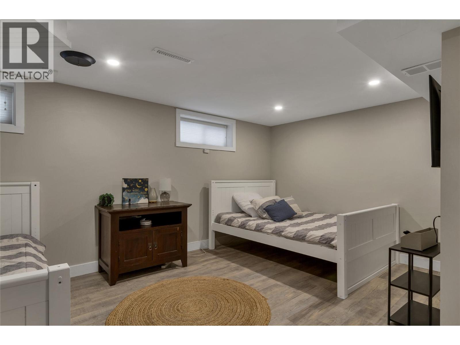 1505 32 Avenue Property Photo 25