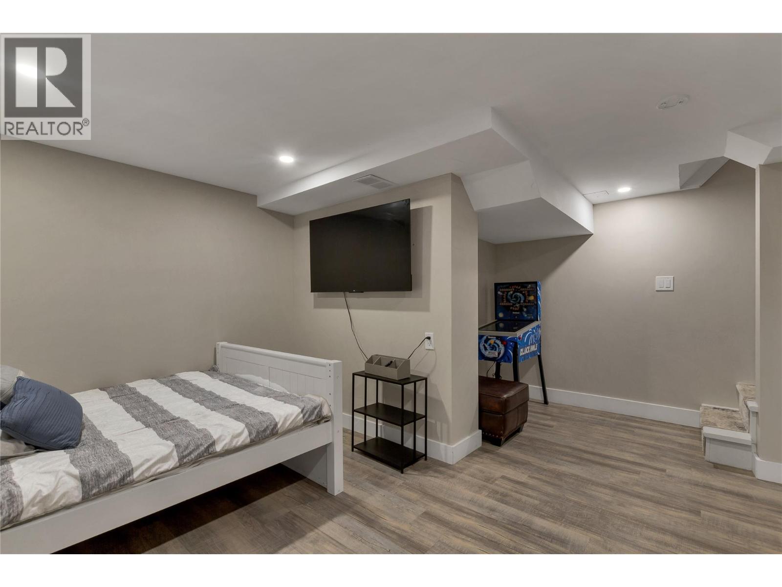1505 32 Avenue Property Photo 27
