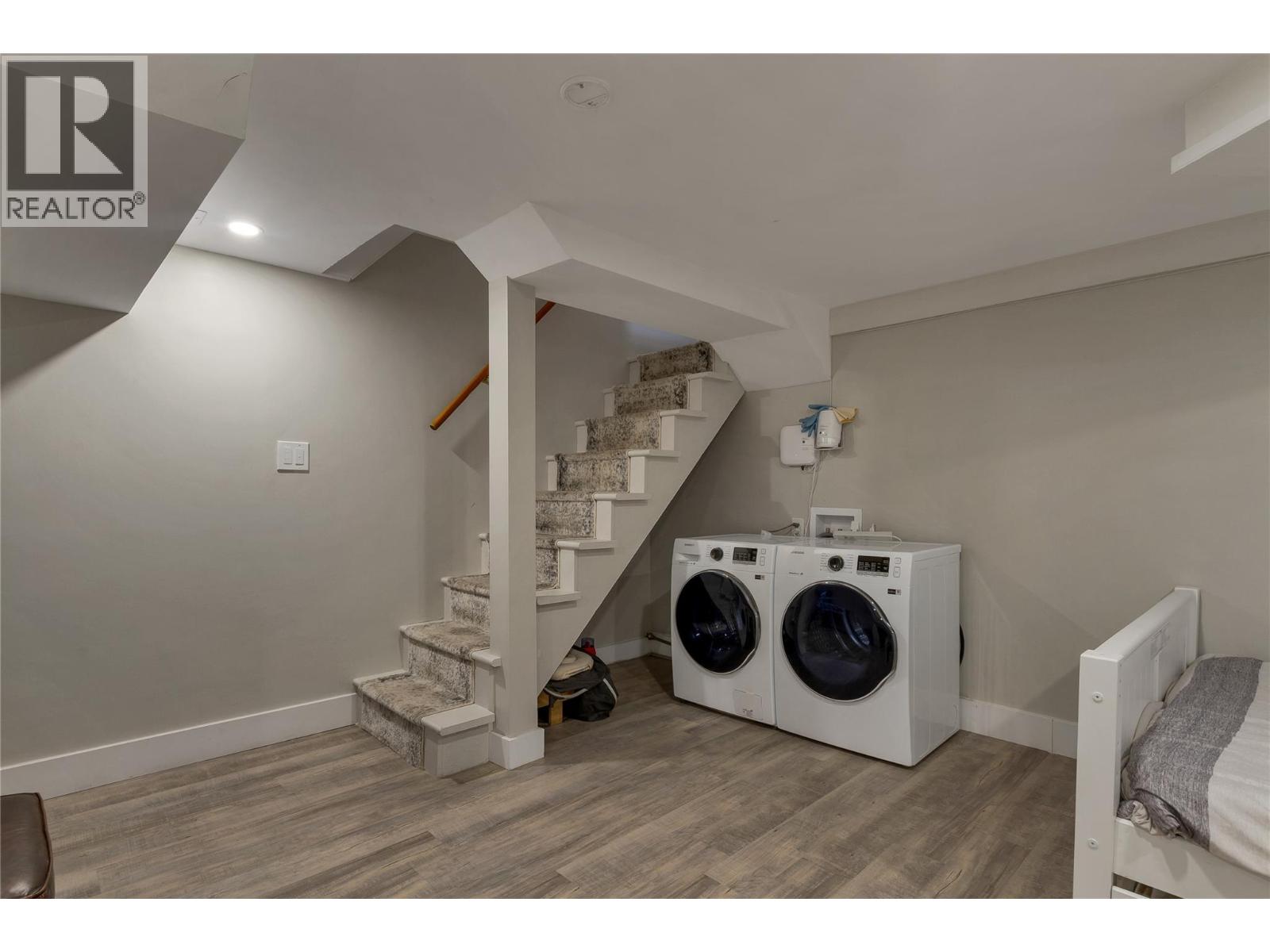 1505 32 Avenue Property Photo 28