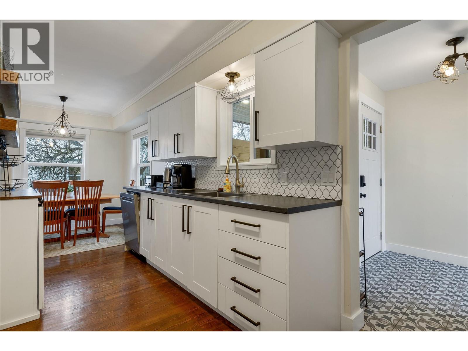 1505 32 Avenue Property Photo 51