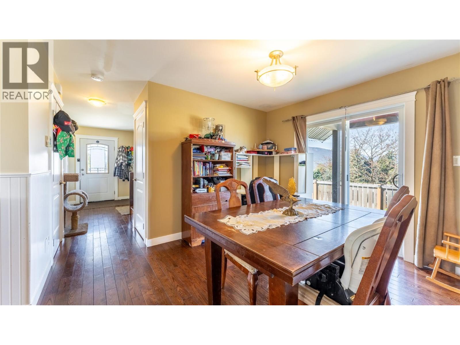 902 Murdoch Street Property Photo 11