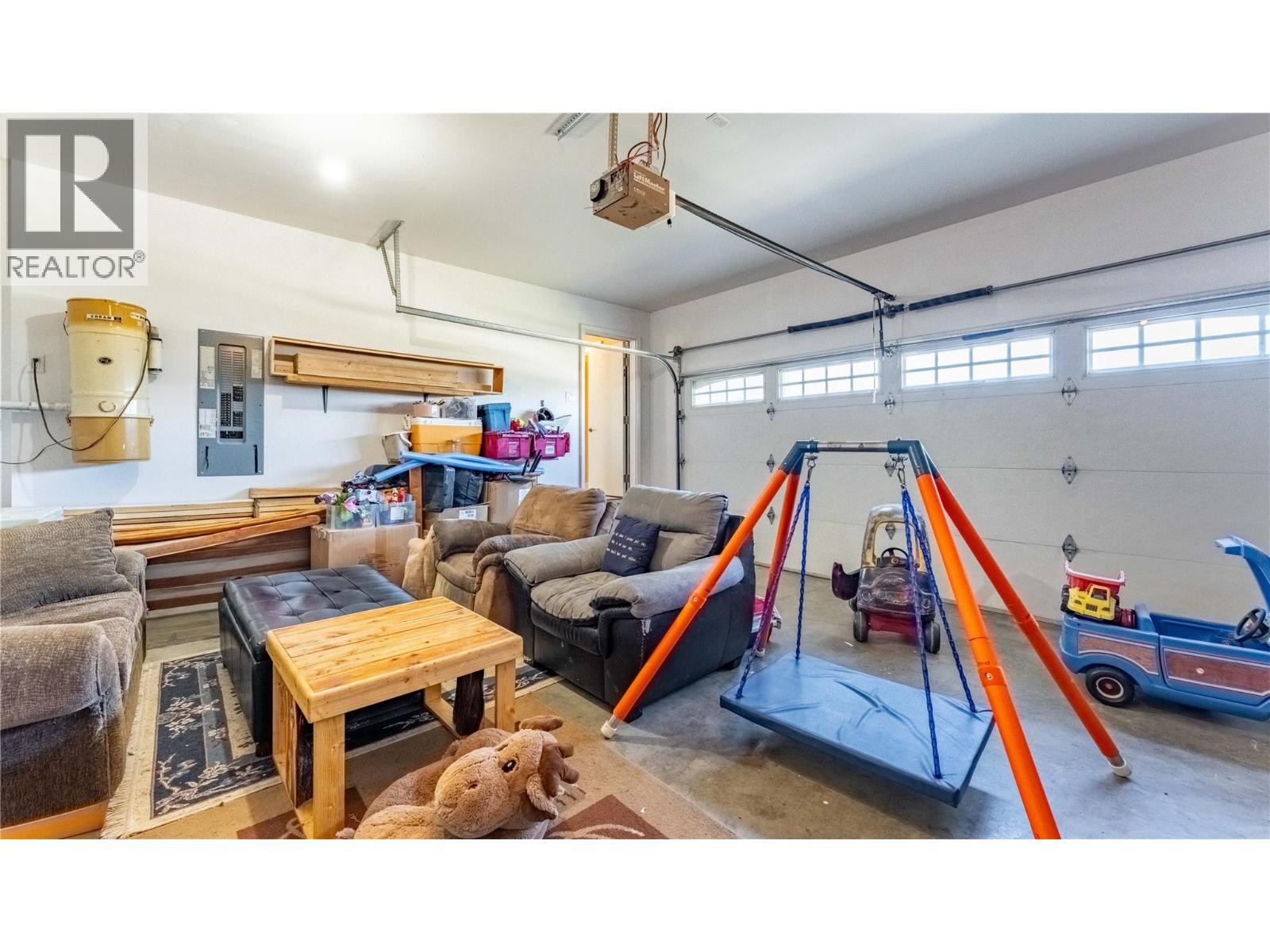 902 Murdoch Street Property Photo 16
