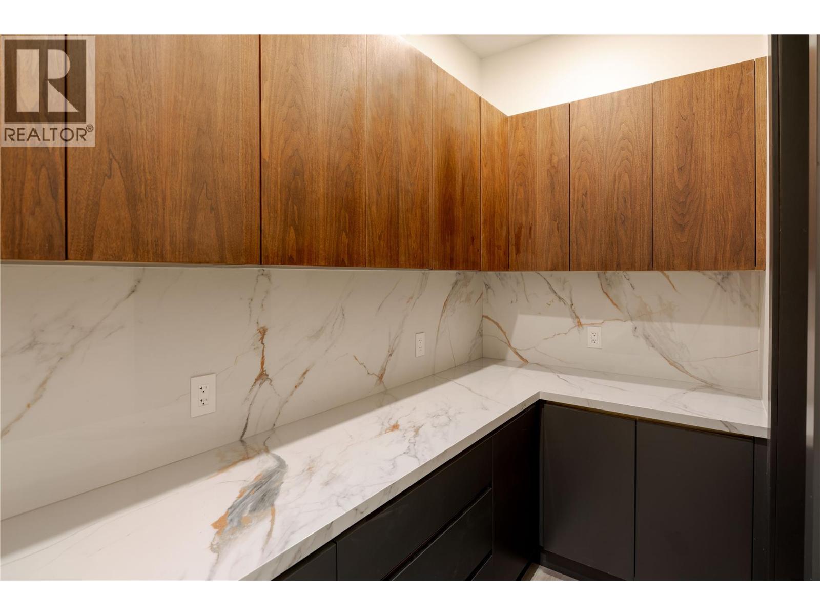 1016 Emslie Street Property Photo 16