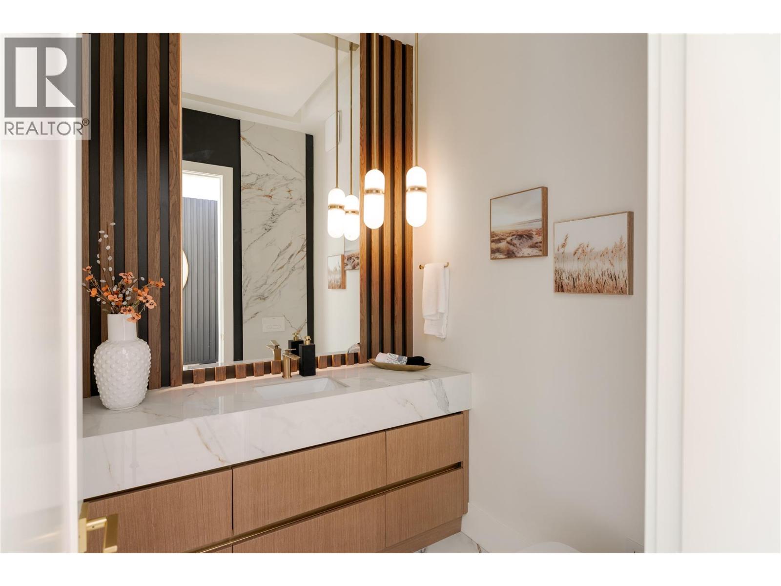 1016 Emslie Street Property Photo 27