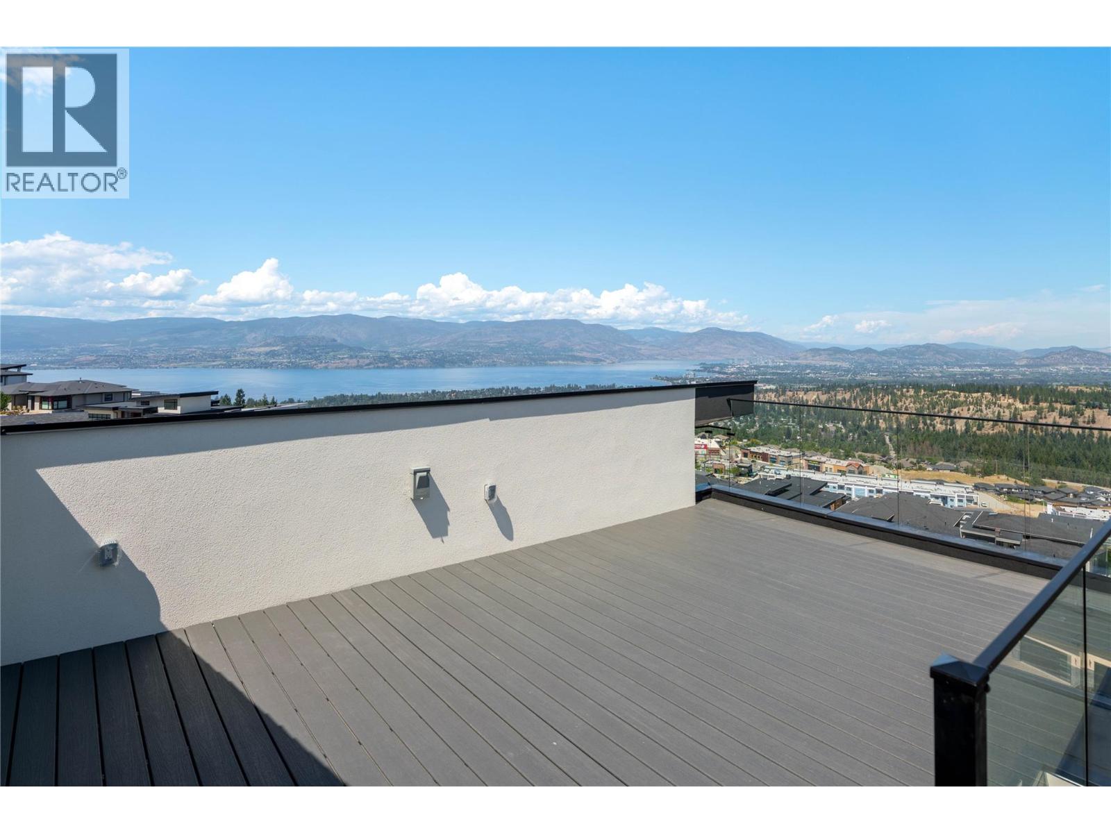 1016 Emslie Street Property Photo 38