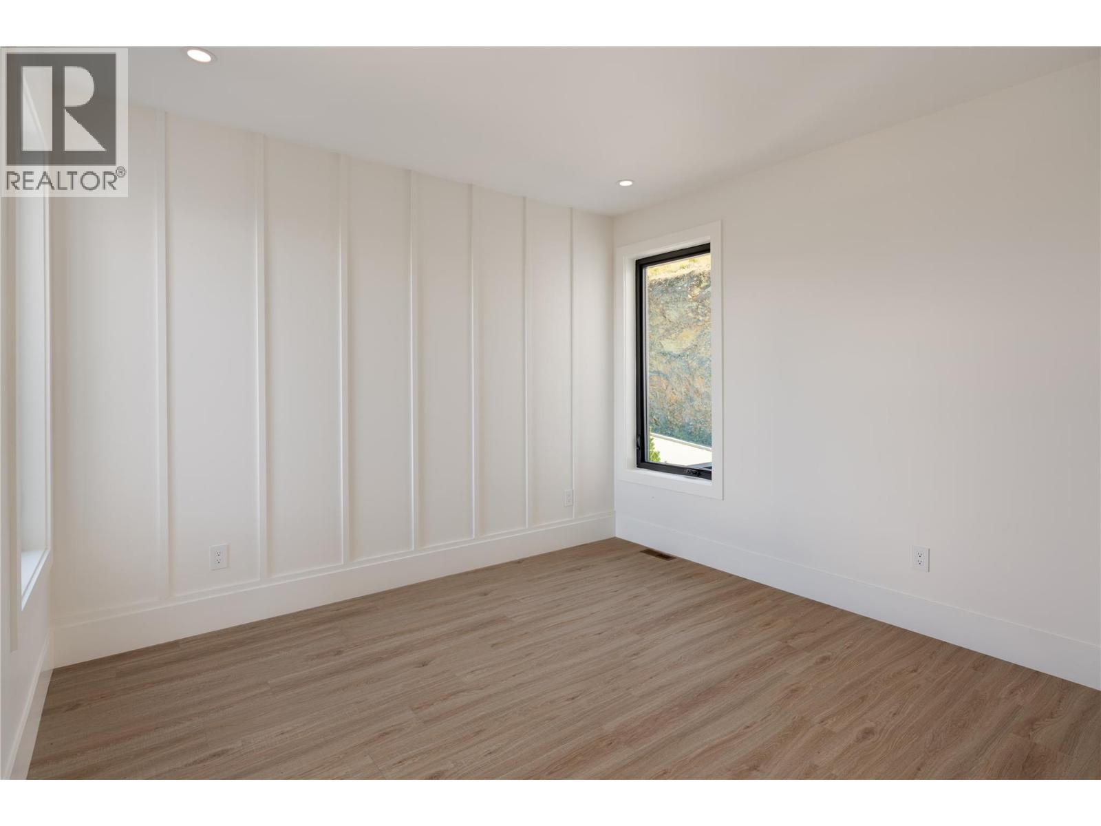 1016 Emslie Street Property Photo 43