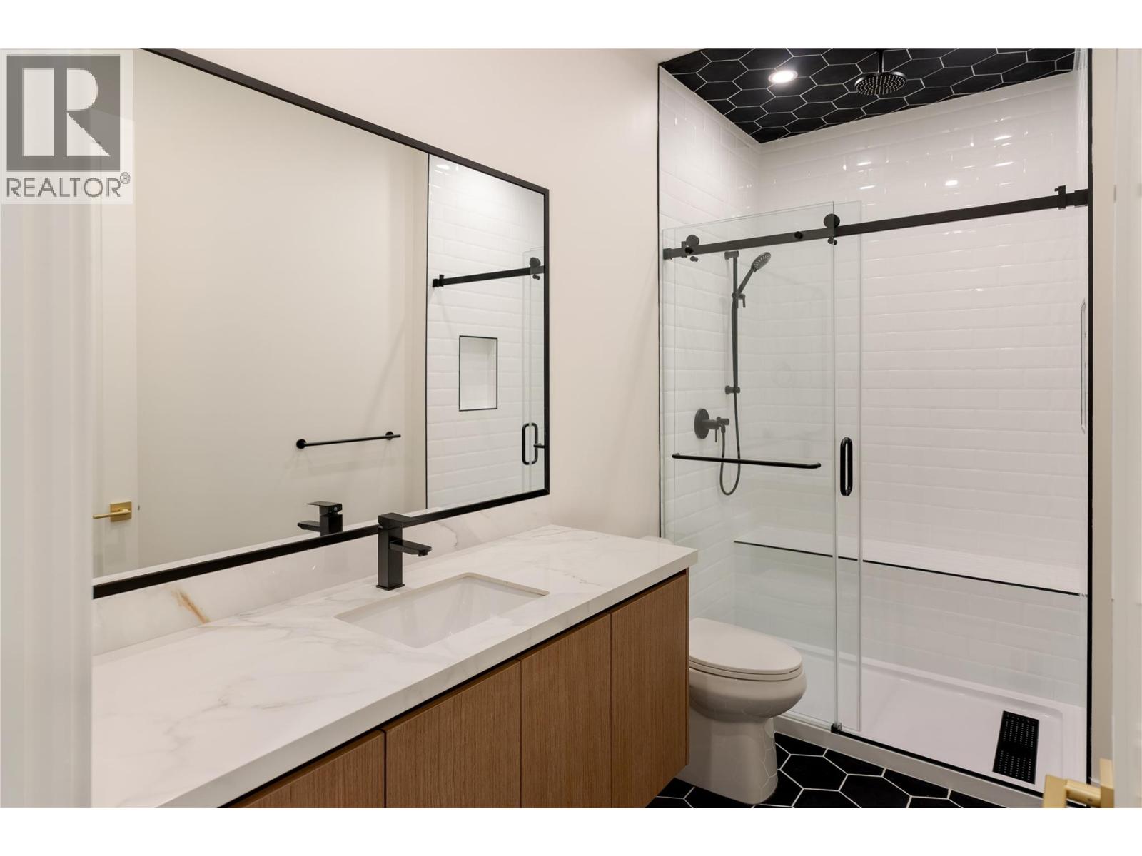 1016 Emslie Street Property Photo 44