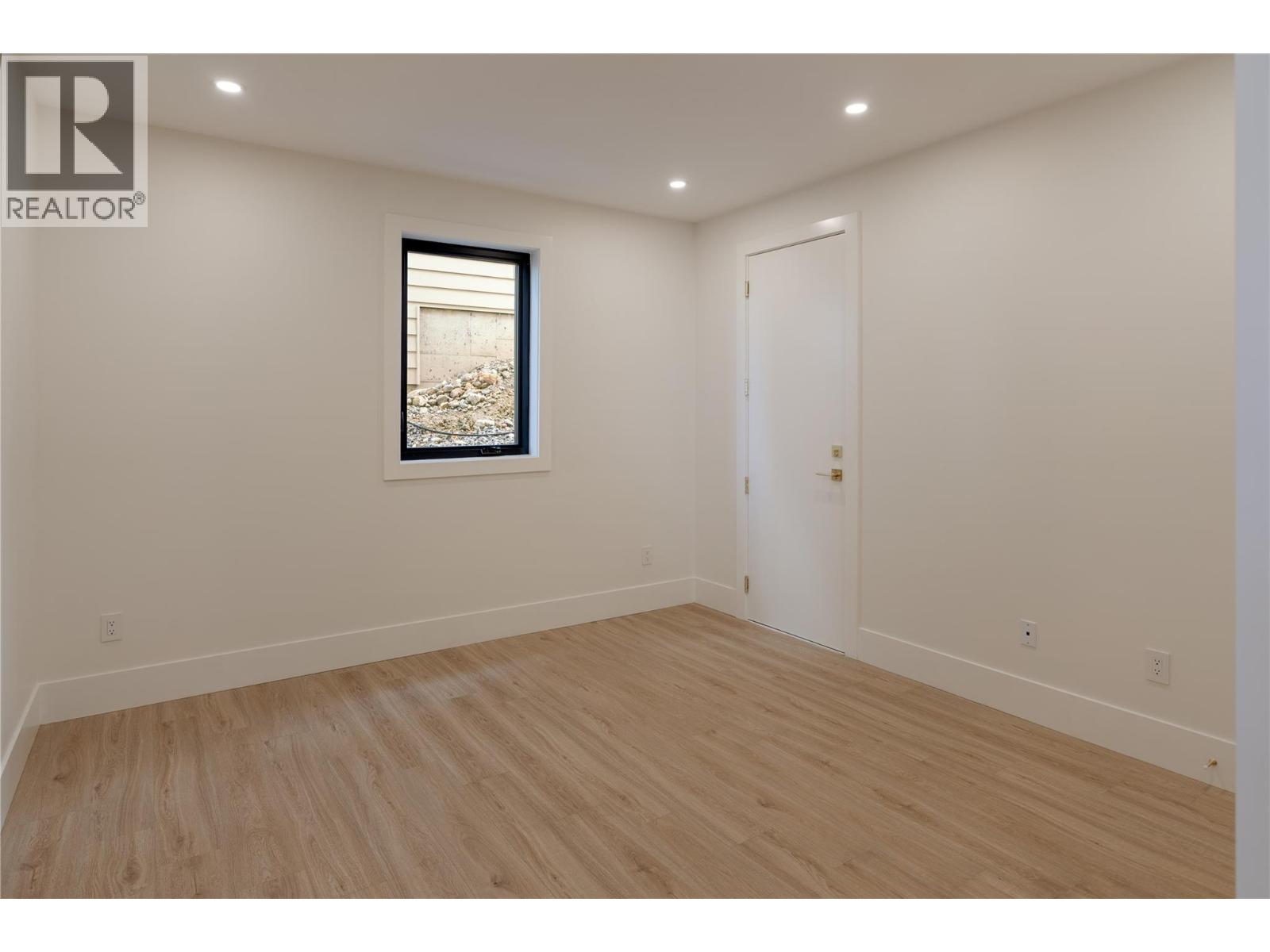 1016 Emslie Street Property Photo 55