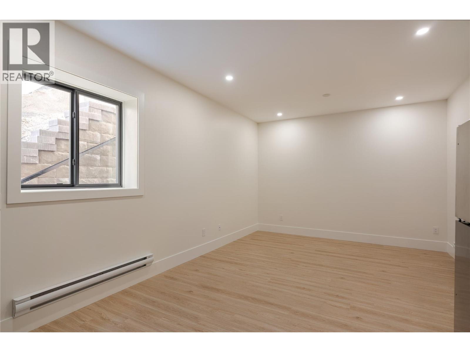 1016 Emslie Street Property Photo 58