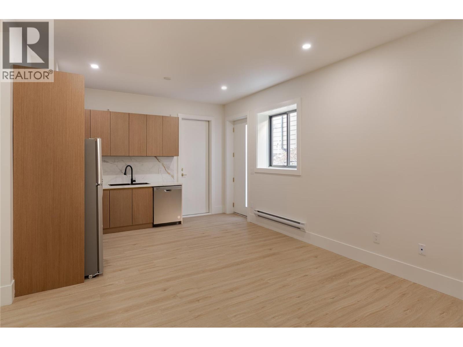 1016 Emslie Street Property Photo 59