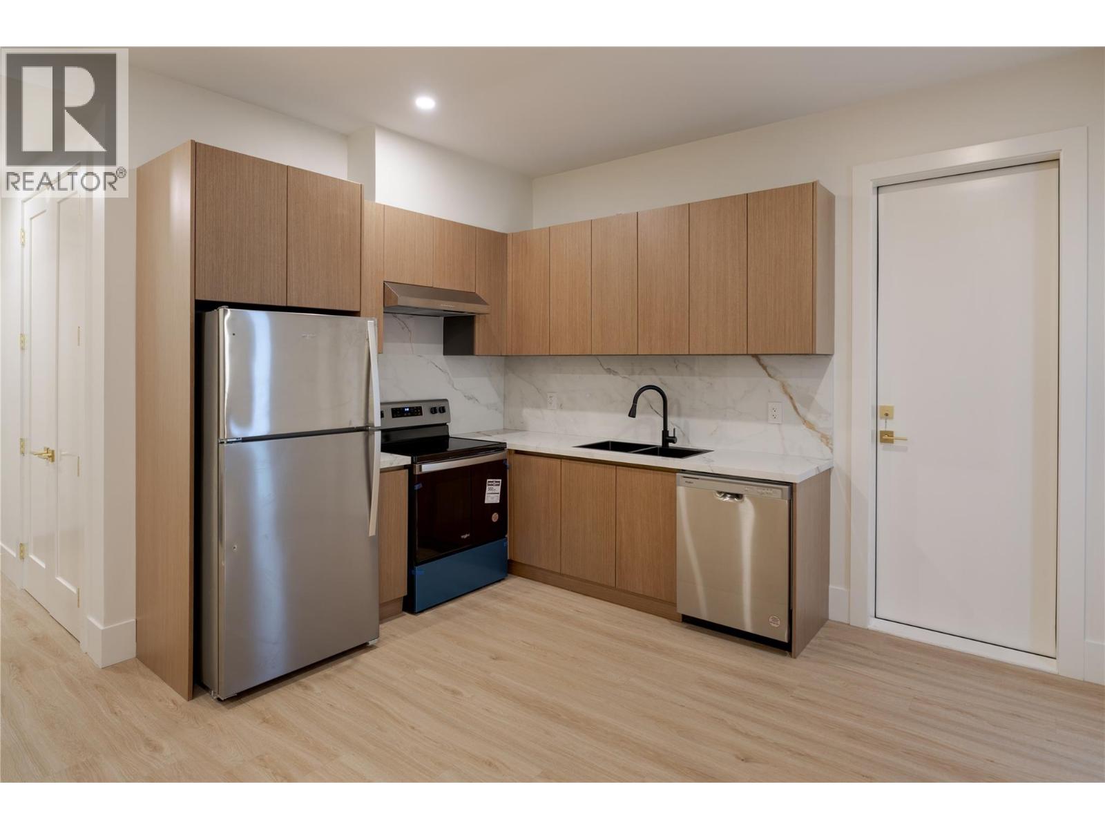 1016 Emslie Street Property Photo 60