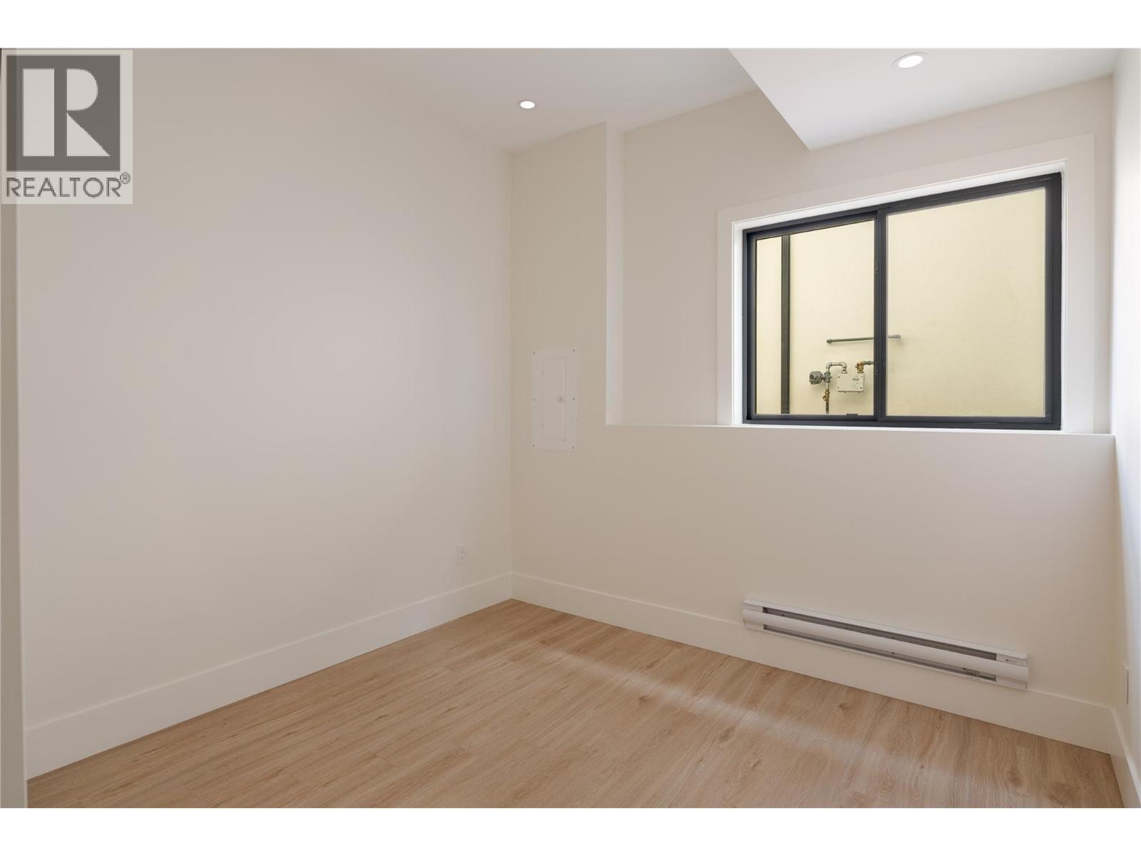 1016 Emslie Street Property Photo 61