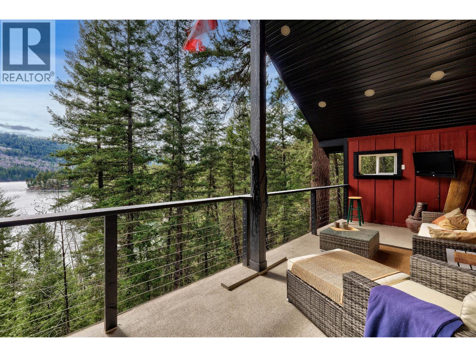 2486 Heffley-louis Creek Road Property Photo 1