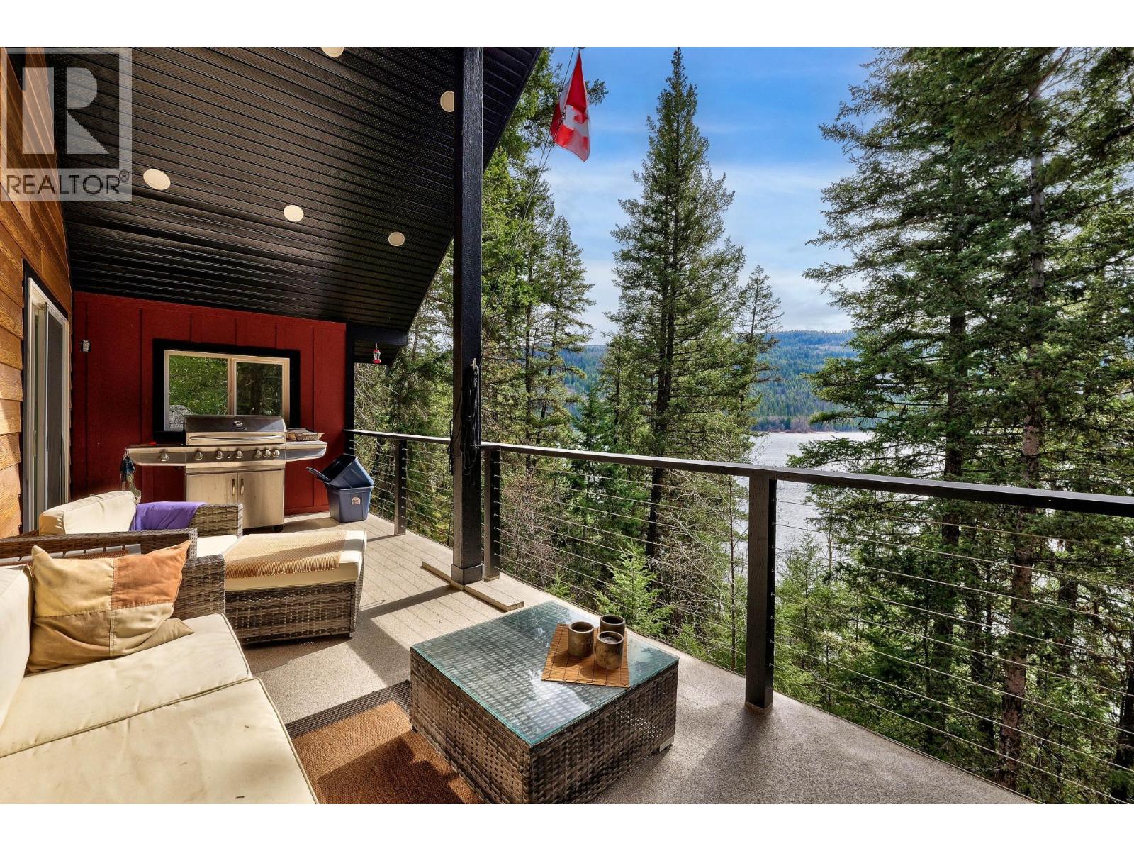 2486 Heffley-louis Creek Road Property Photo 2