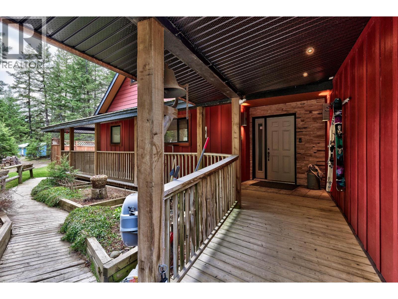 2486 Heffley-louis Creek Road Property Photo 6